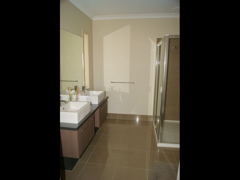 40 Sandarra Boulevard, Sandhurst VIC 3977