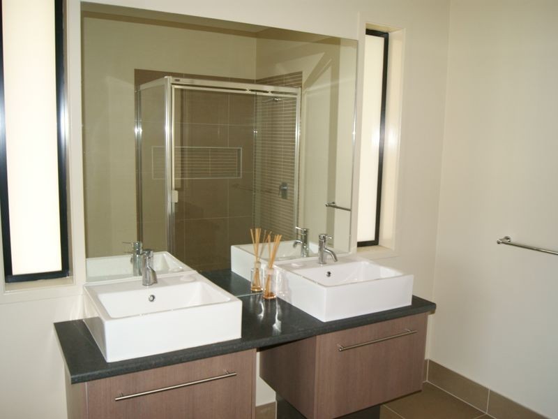 40 Sandarra Boulevard, Sandhurst VIC 3977