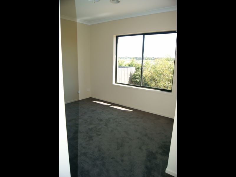 40 Sandarra Boulevard, Sandhurst VIC 3977