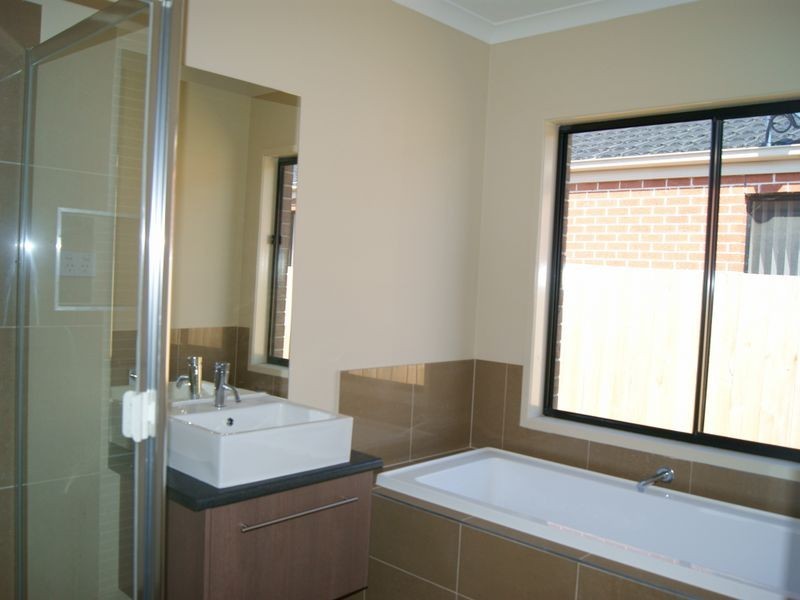 40 Sandarra Boulevard, Sandhurst VIC 3977