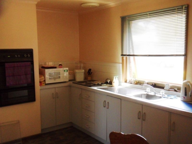 2B Sussex Crescent, Seaford VIC 3198