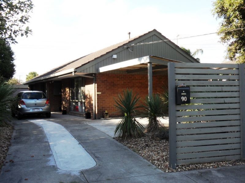 90 Silvertop Crescent, Frankston North VIC 3200