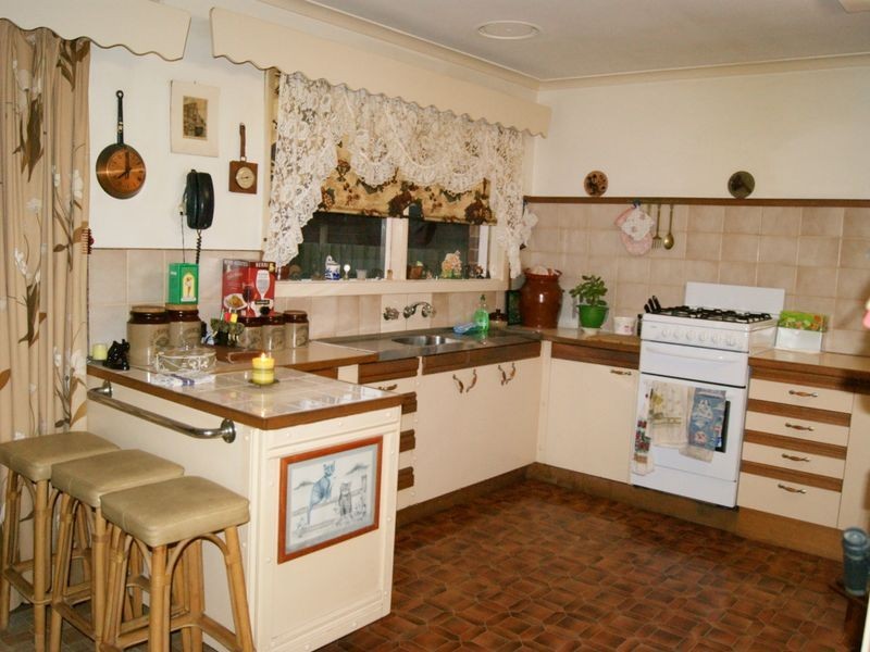 49 Silvertop Crescent, Frankston North VIC 3200