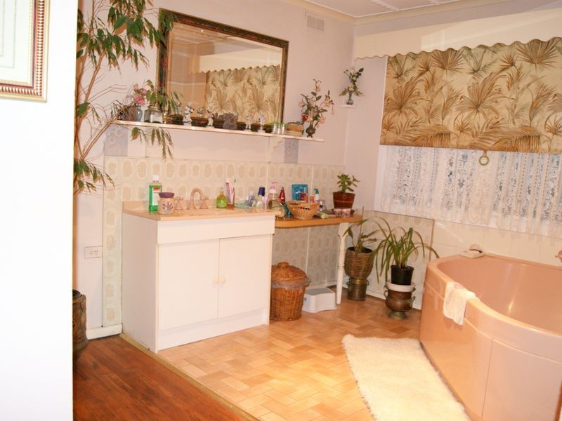 49 Silvertop Crescent, Frankston North VIC 3200