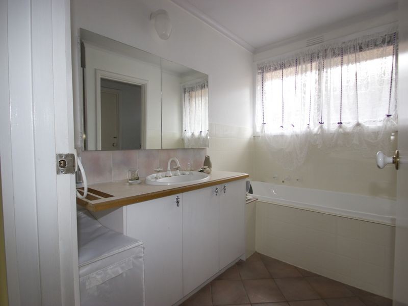 25 Torquay Avenue, Seaford VIC 3198