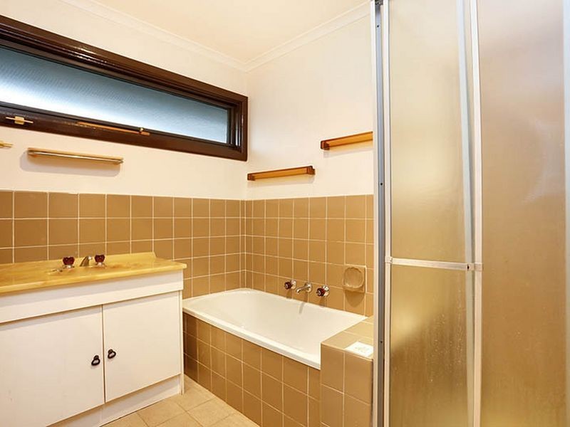 4 Torquay Avenue, Seaford VIC 3198