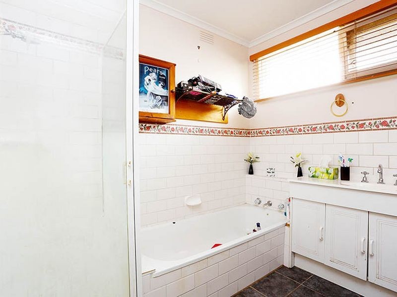 23 Torquay Avenue, Seaford VIC 3198