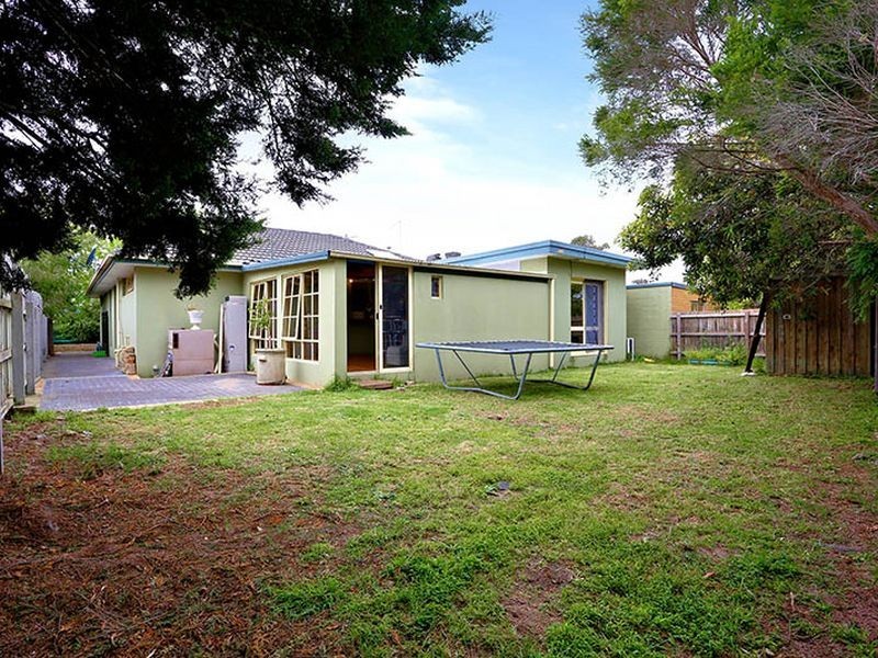 23 Torquay Avenue, Seaford VIC 3198