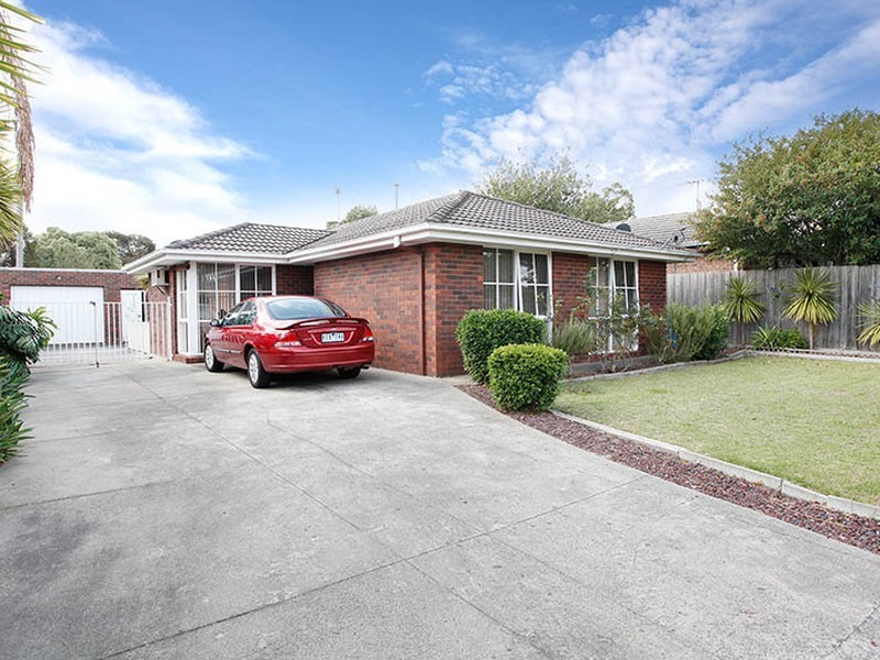 82 Silvertop Crescent, Frankston North VIC 3200