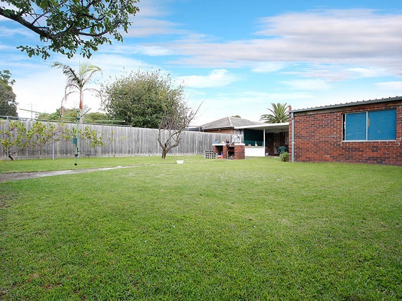 82 Silvertop Crescent, Frankston North VIC 3200