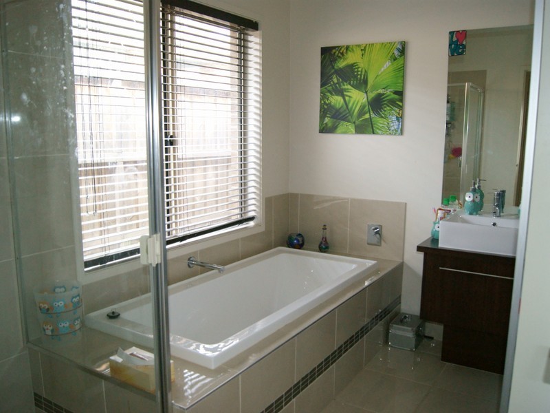 5 Rhone Grove, Skye VIC 3977