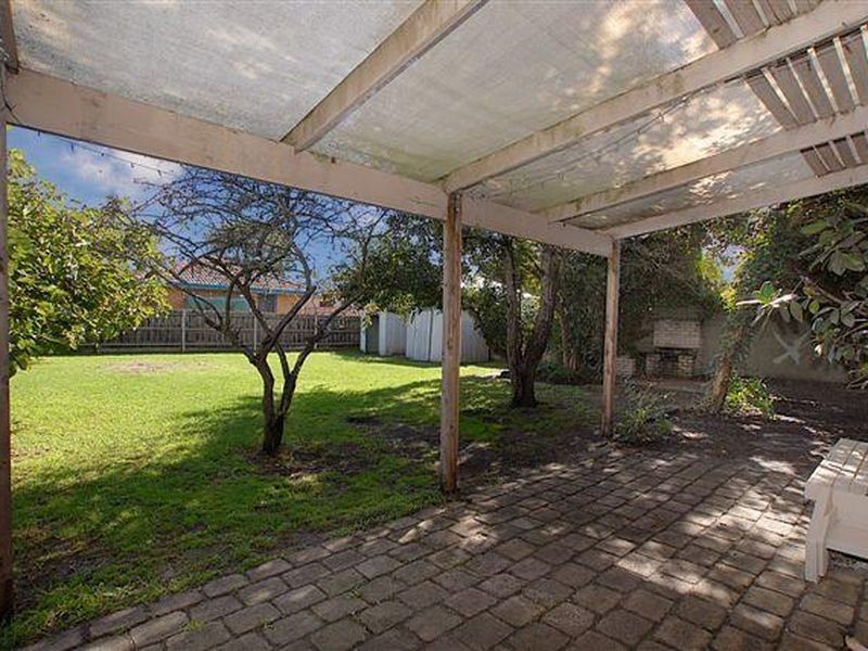 40 Rosslyn Avenue, Seaford VIC 3198