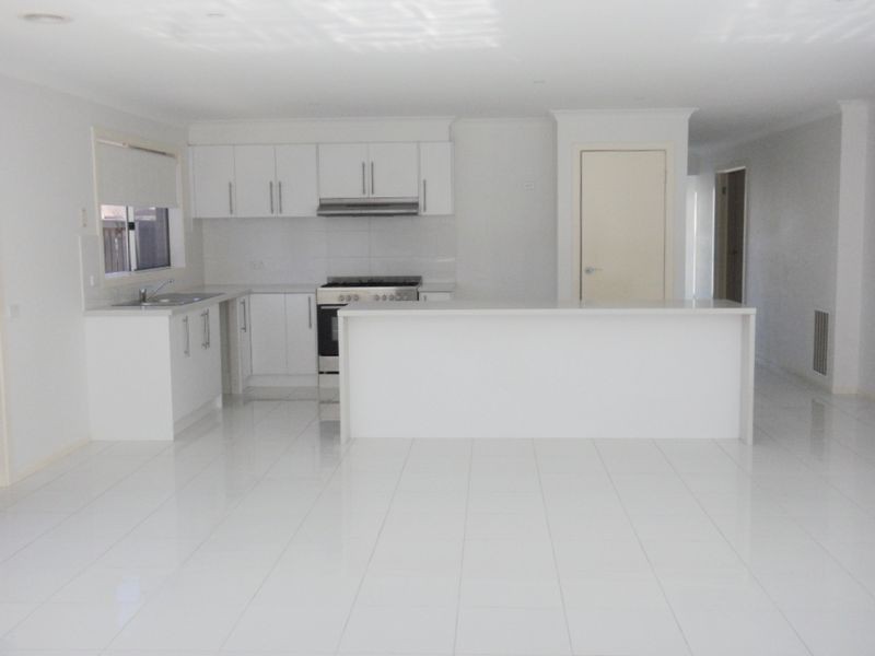 11 Pengana Way, Cranbourne West VIC 3977