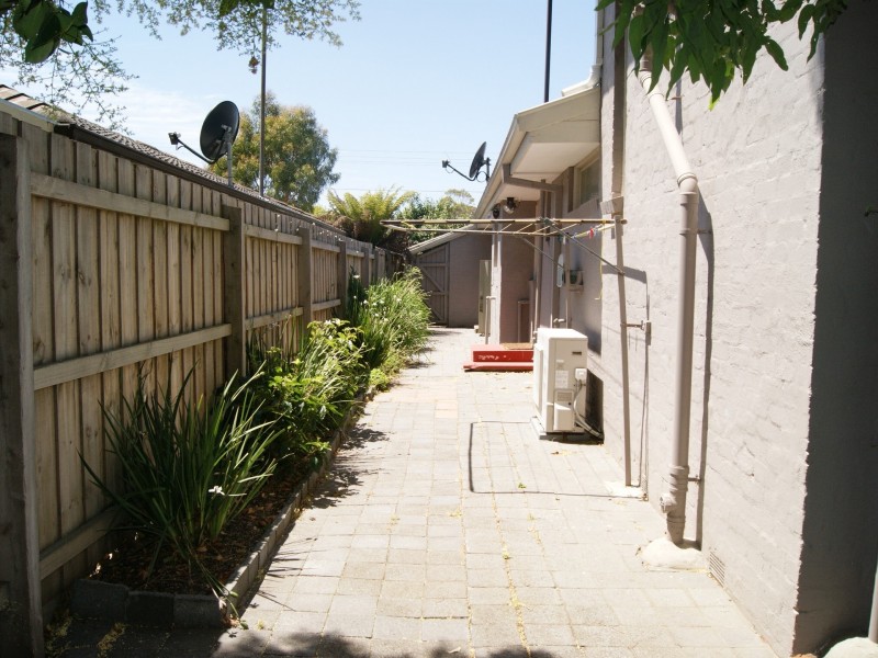 18 Elisdon Drive, Seaford VIC 3198