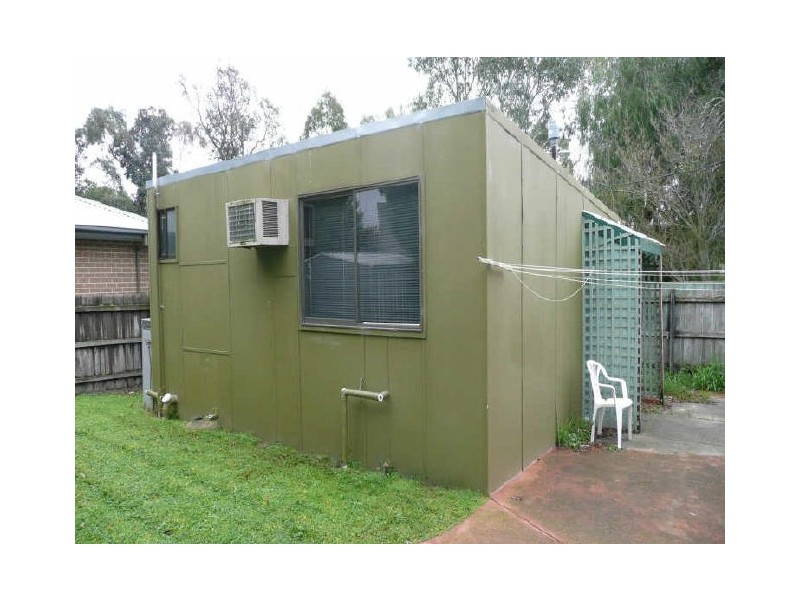 Rear/7 Nabilla Avenue, Seaford VIC 3198