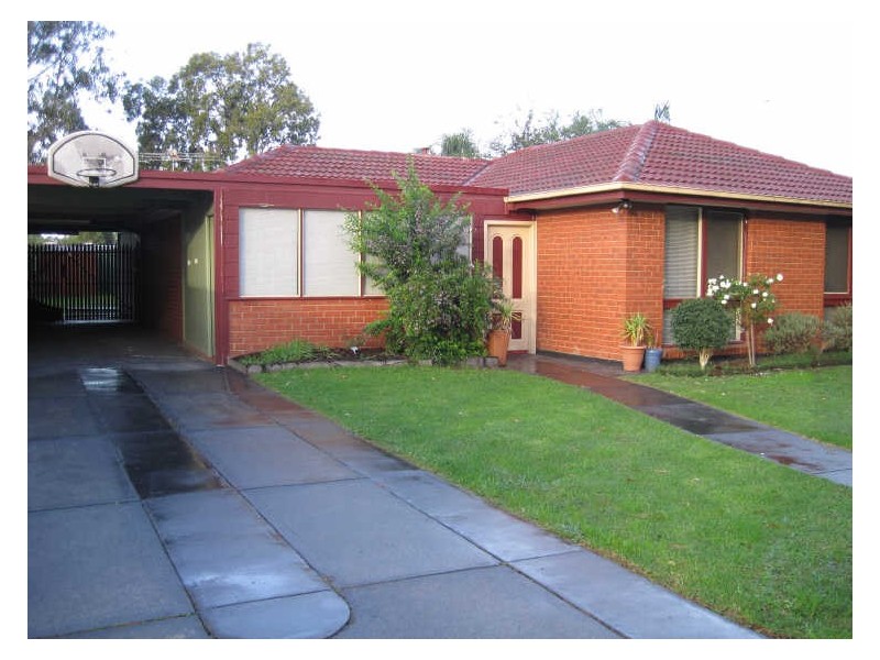 8 Goldfinch Court, Carrum Downs VIC 3201