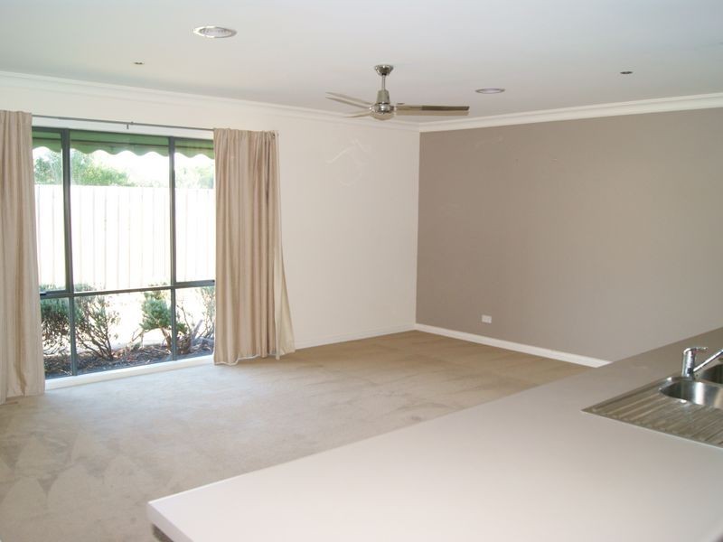 2/10 Fellowes Street, Seaford VIC 3198