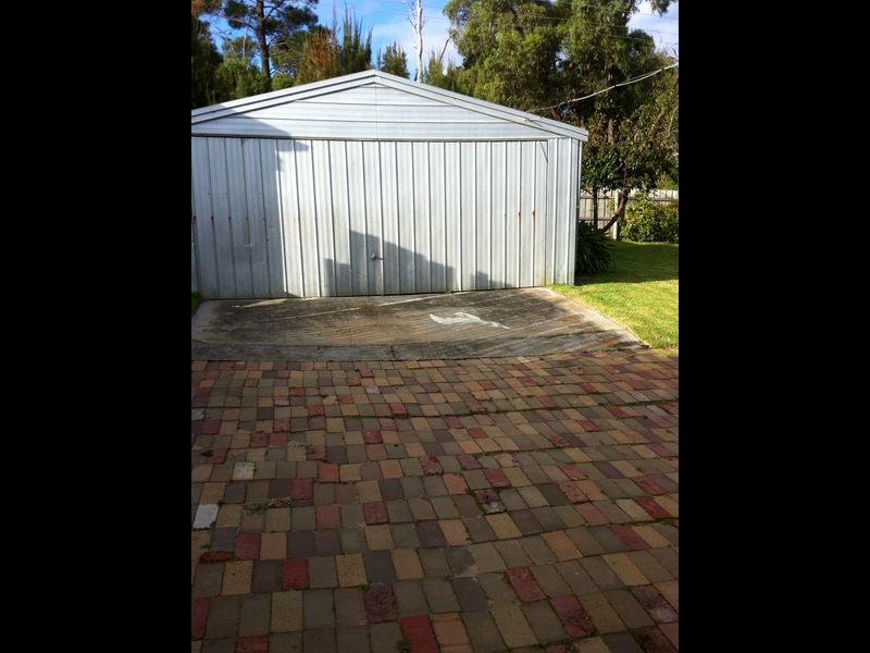 88 Rosemary Crescent, Frankston North VIC 3200