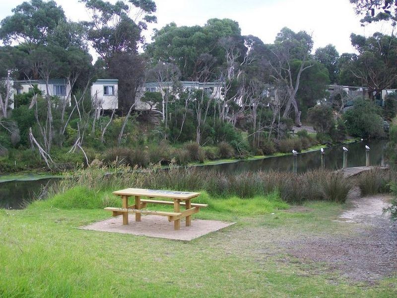 2 McCulloch Avenue, Seaford VIC 3198