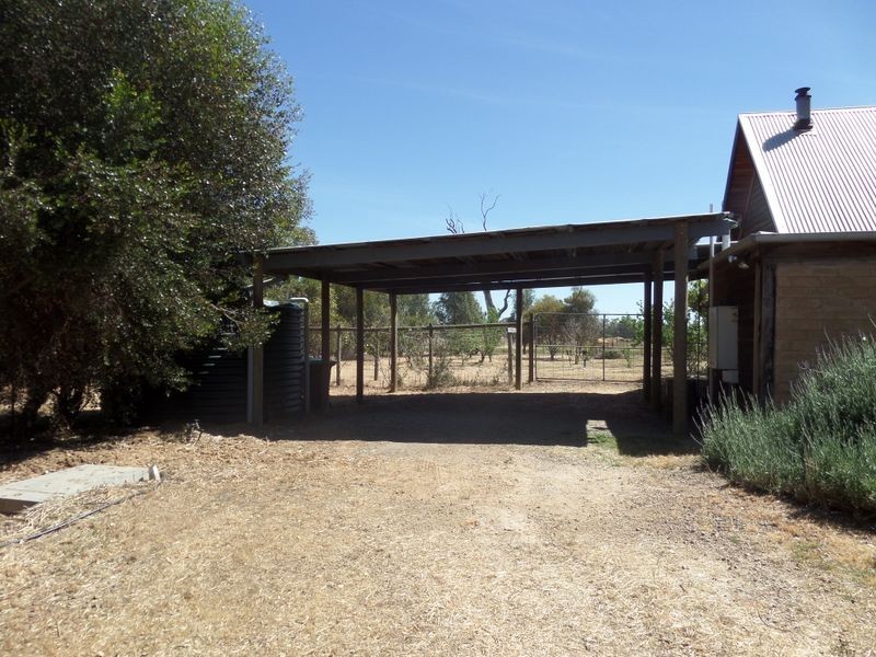 875 River Road, Kialla East VIC 3631