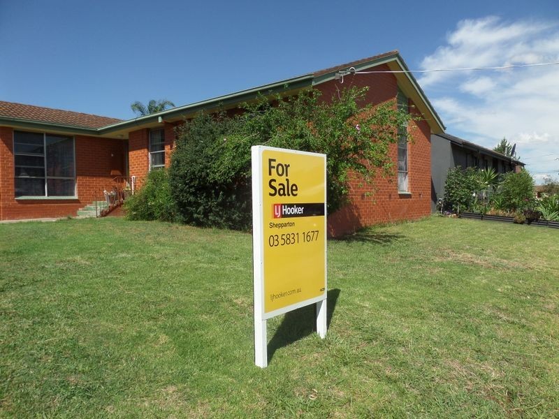 13 Hampshire Crescent, Shepparton VIC 3630