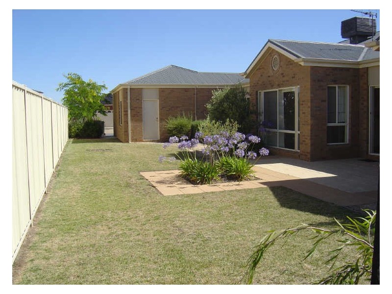 10 Tandou Court, Kialla VIC 3631