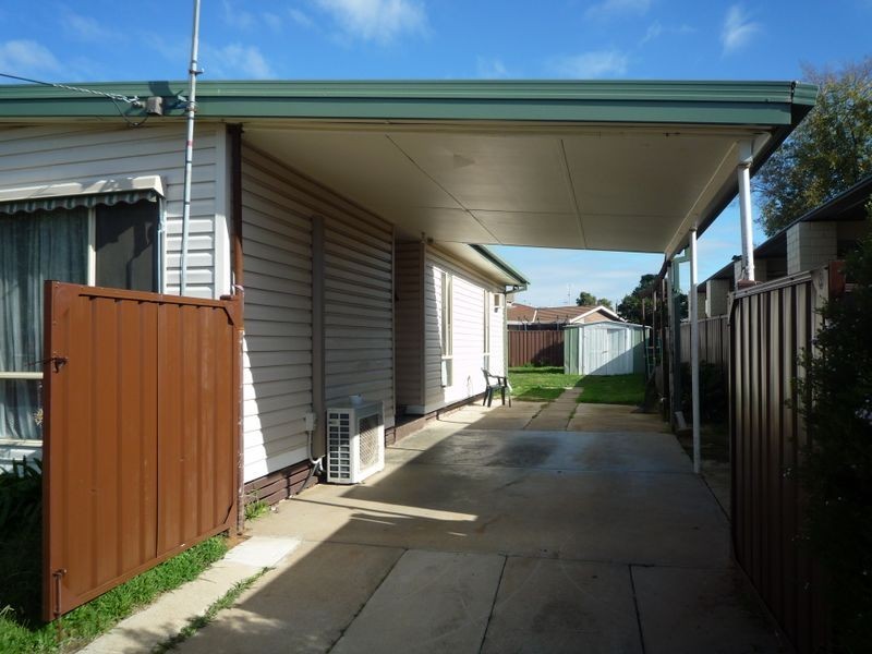 4 Yorkshire Crescent, Shepparton VIC 3630