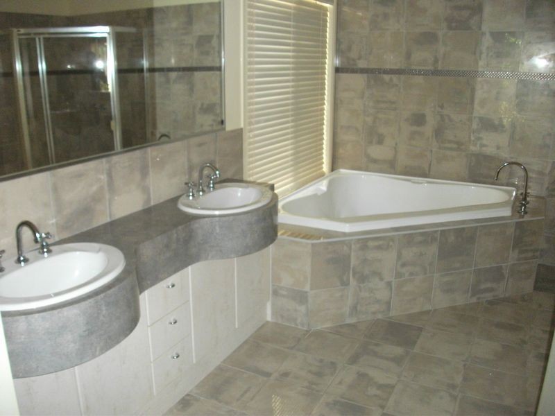 10 Tandou Court, Kialla VIC 3631