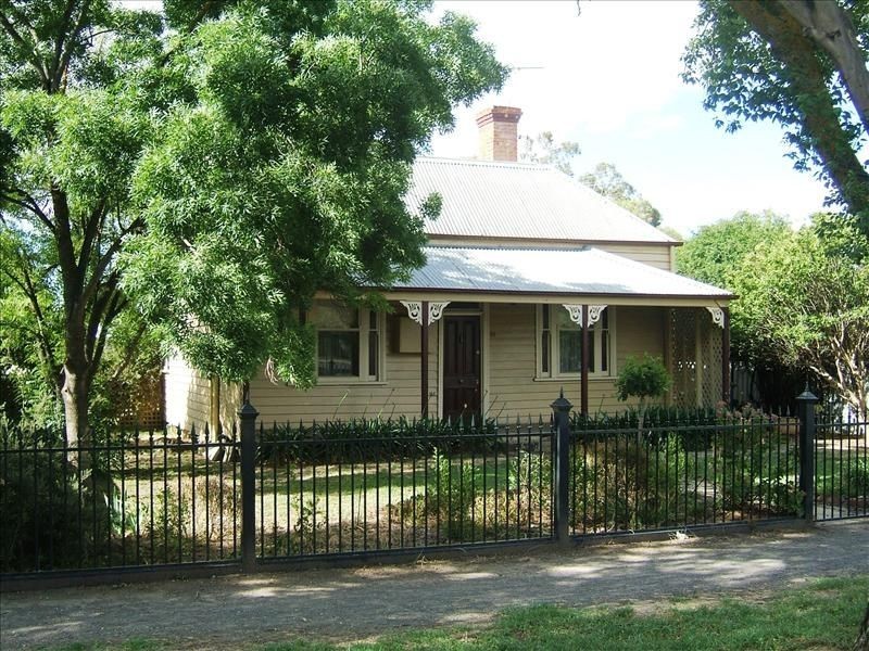 16 Victoria Street, Tallygaroopna VIC 3634