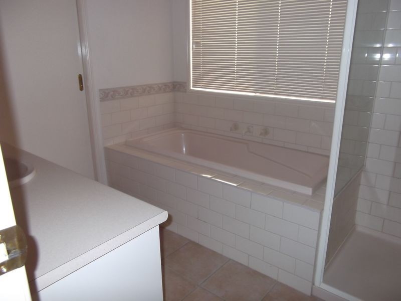 2/8 Glenlyon Avenue, Shepparton VIC 3630