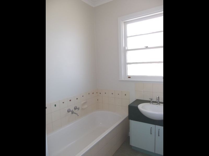 54 Grutzner Ave, Shepparton VIC 3630