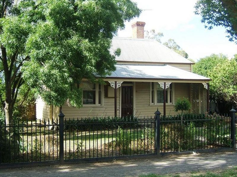 16 Victoria Street, Tallygaroopna VIC 3634