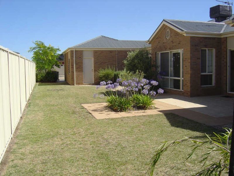 10 Tandou Court, Kialla VIC 3631