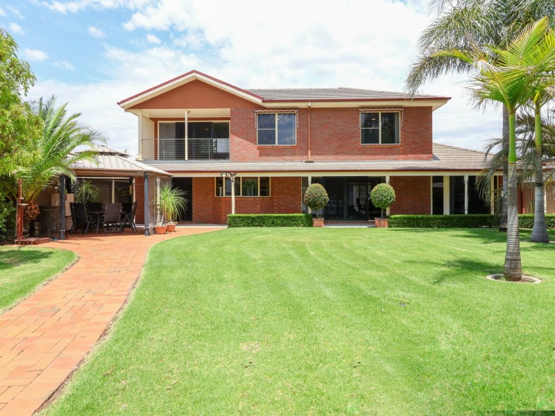 89 Murray Valley Highway, Lake Boga VIC 3584