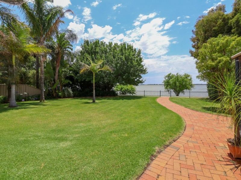 89 Murray Valley Highway, Lake Boga VIC 3584