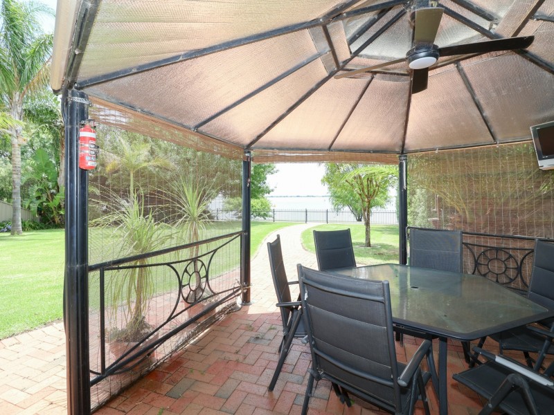 89 Murray Valley Highway, Lake Boga VIC 3584