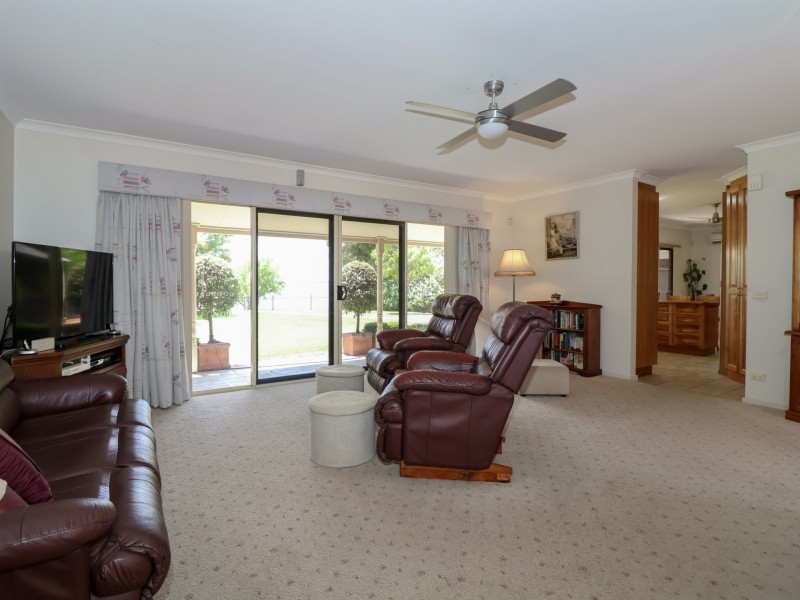 89 Murray Valley Highway, Lake Boga VIC 3584