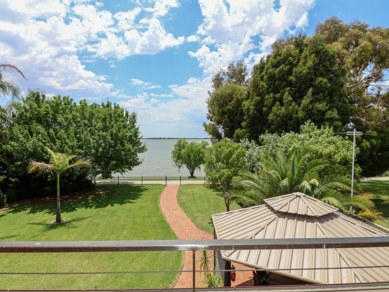 89 Murray Valley Highway, Lake Boga VIC 3584