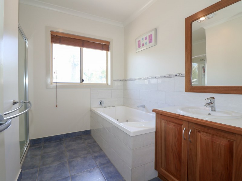 89 Murray Valley Highway, Lake Boga VIC 3584