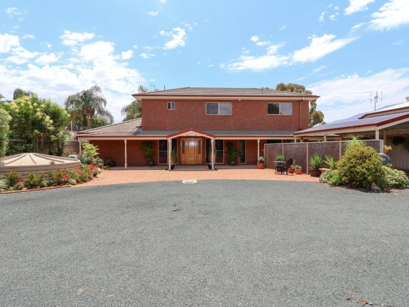 89 Murray Valley Highway, Lake Boga VIC 3584