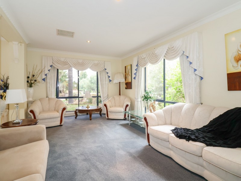 4 Squire Grove, Swan Hill VIC 3585