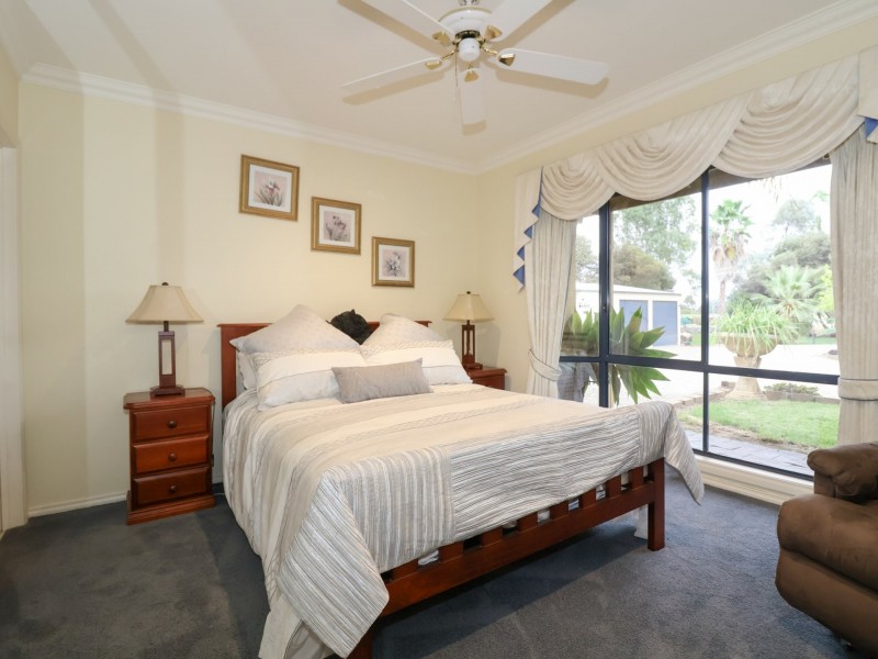 4 Squire Grove, Swan Hill VIC 3585