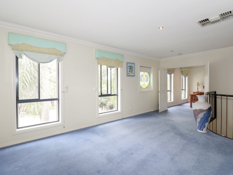 4 Squire Grove, Swan Hill VIC 3585