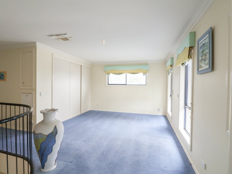 4 Squire Grove, Swan Hill VIC 3585