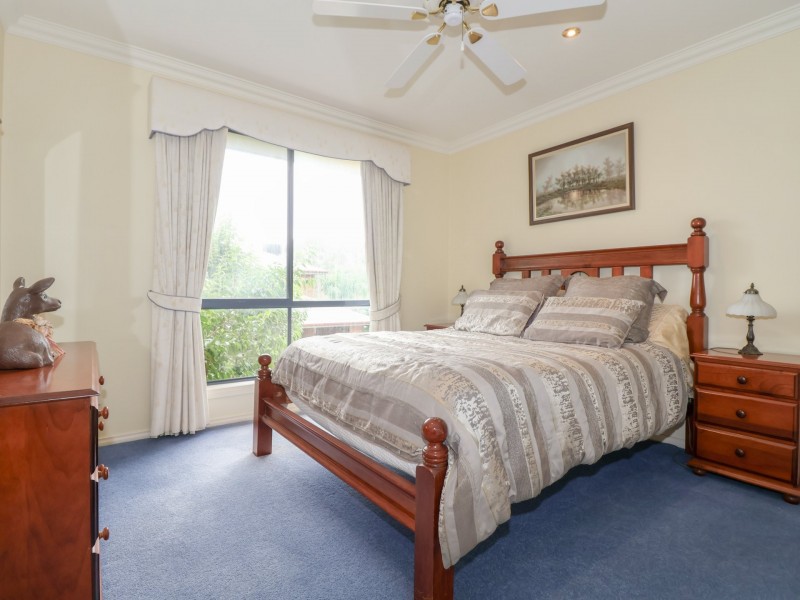 4 Squire Grove, Swan Hill VIC 3585