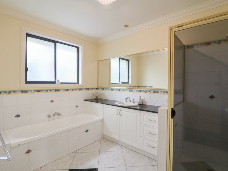 4 Squire Grove, Swan Hill VIC 3585