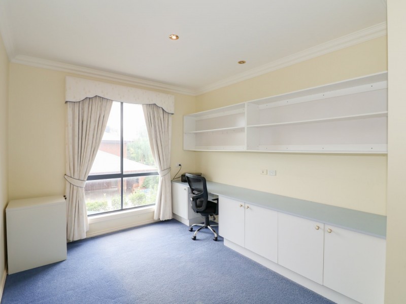 4 Squire Grove, Swan Hill VIC 3585