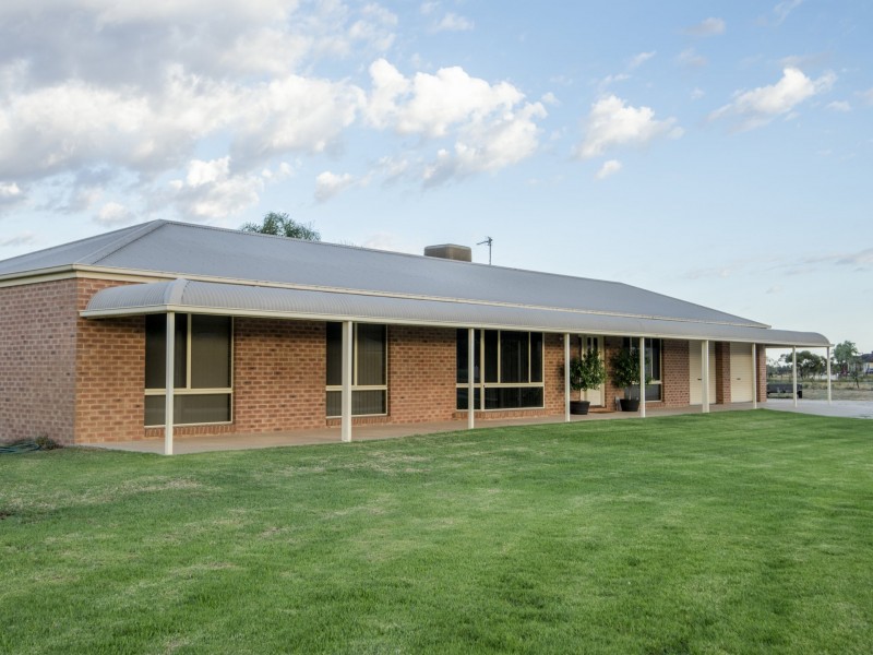 11 Lakeside Drive, Lake Boga VIC 3584
