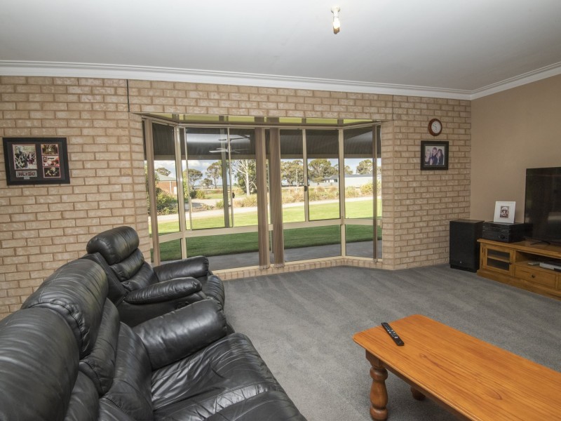 11 Lakeside Drive, Lake Boga VIC 3584