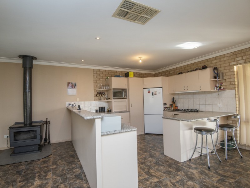 11 Lakeside Drive, Lake Boga VIC 3584